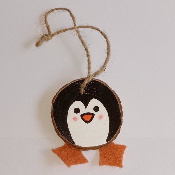 🎯 10 for $10 / Hand Painted Penguin on Wood Disc Ornament - Picture 1 of 7